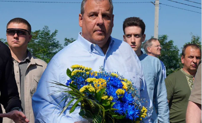 Chris Christie branded ‘White Lizzo’ by conservative podcaster after gifting Volodymyr  Zelenskyy flowers