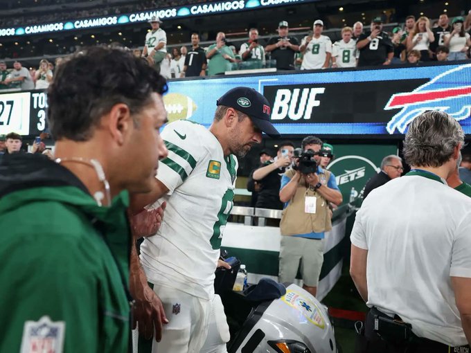 Why is Aaron Rodgers not playing? Jets QB ruled out of the game after knee injury vs Buffalo Bills: Watch Video