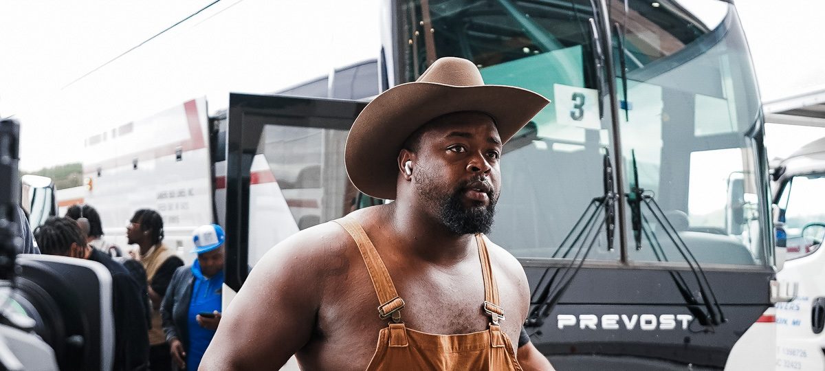 Detroit Lions’ DT Benito Jones shows up to game against Green Bay Packers in brown dungaree shorts | See Photo