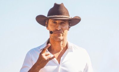 Matthew McConaughey spotted enjoying Texas vs Alabama College football match | Watch Video