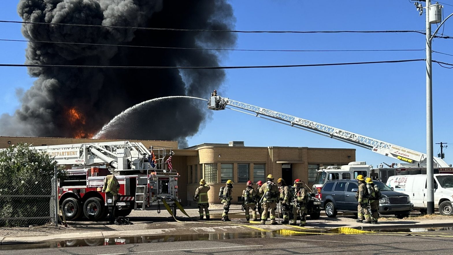 Massive fire breaks out at building in Phoenix | Watch video