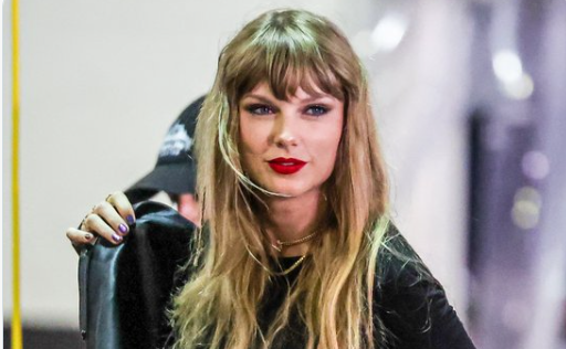 Taylor Swift booed by New York Giants fans at Metlife stadium during Monday Night Football
