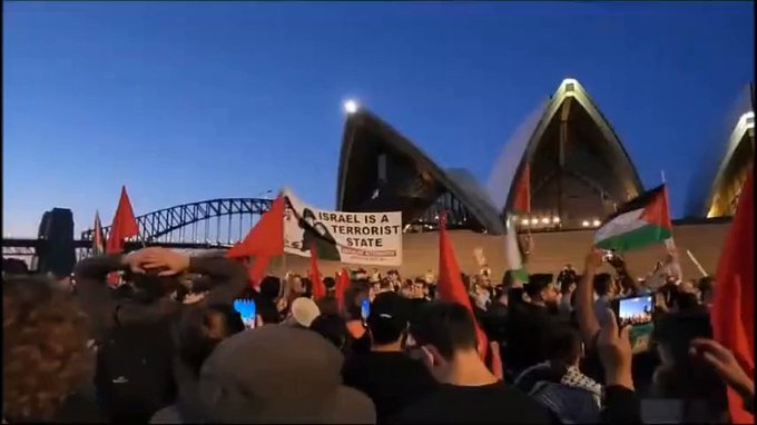 Crowds chanting ‘gas the Jews’ at the Sydney Opera House: Watch Video