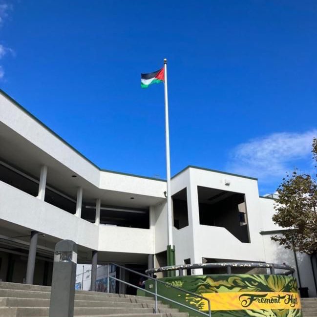 Oakland public school flies Palestinian flag, faces flack from parents | See photo