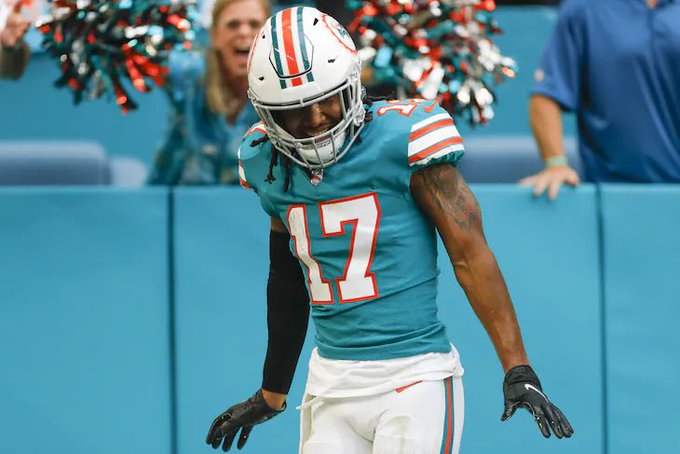 Jaylen Waddle injury update: Miami Dolphins WR injured vs Dallas Cowboys