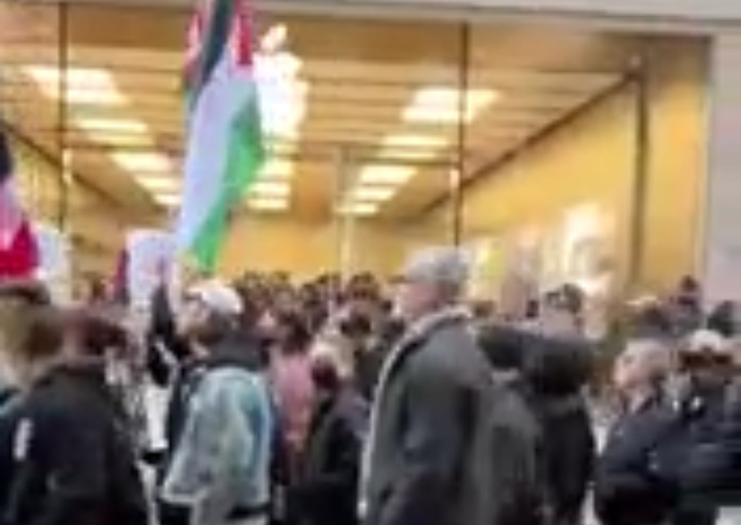 Pro-Palestinian Protesters are marching through the city of Philadelphia| Watch Video