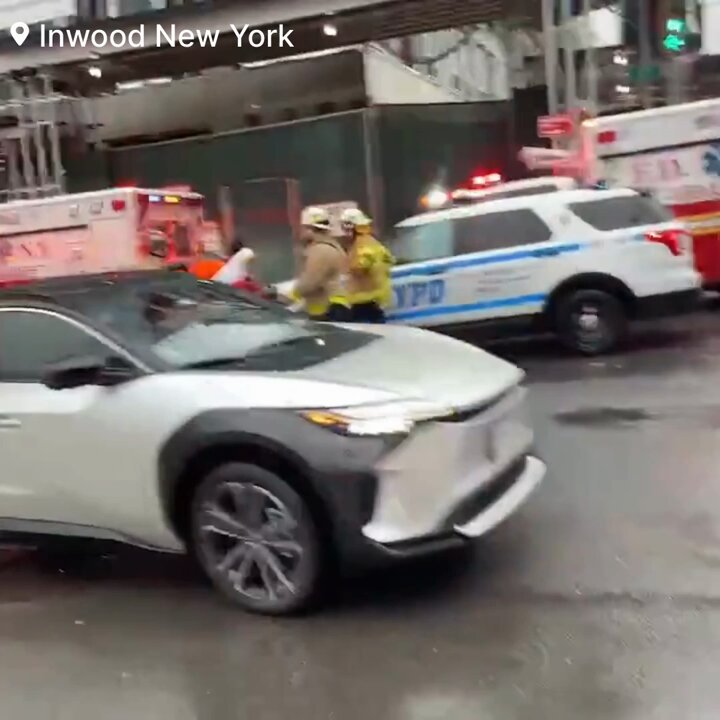 Manhattan crane collapse: Numerous emergency personnel as multiple people injured