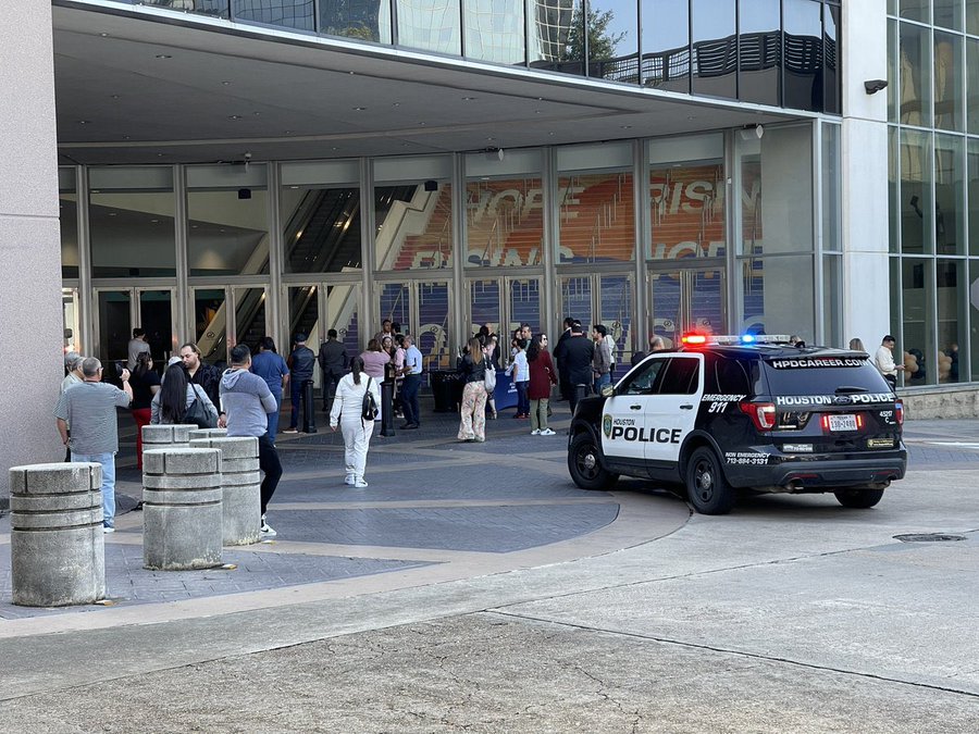 Lakewood Church shooting: Police responding to reports of active shooter